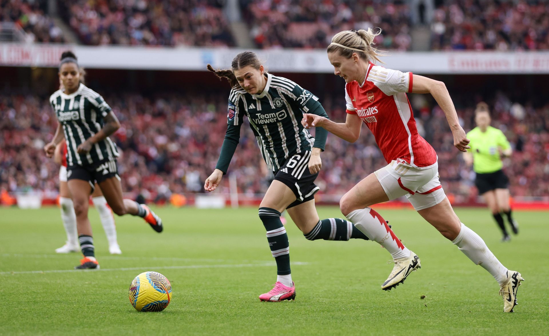 Arsenal FC v Manchester United - Barclays Women