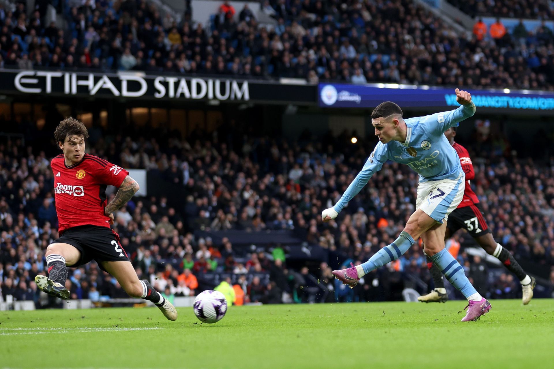 Manchester City v Manchester United - Premier League