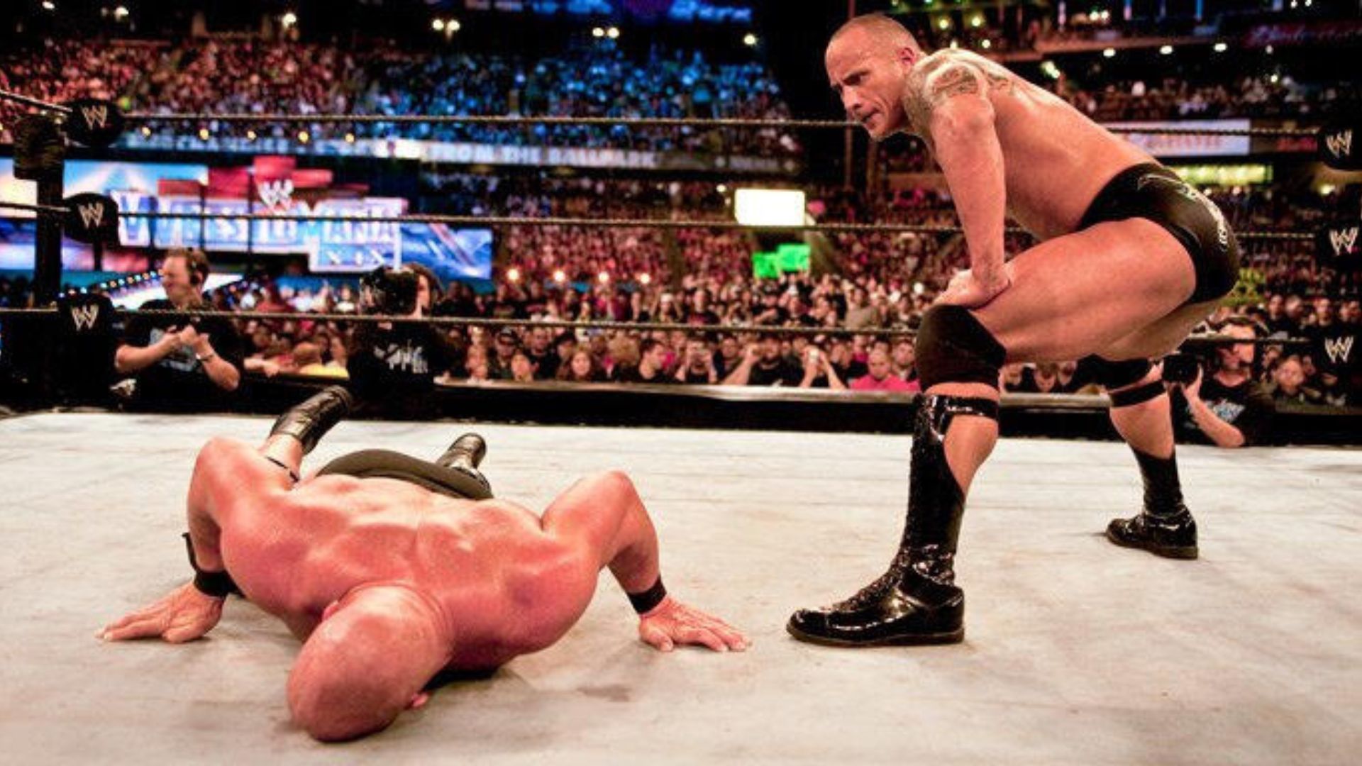 Dwayne Johnson defeated Stone Cold at WrestleMania 19