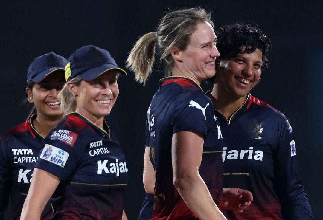 Ellyse Perry celebrating with her RCB teammates