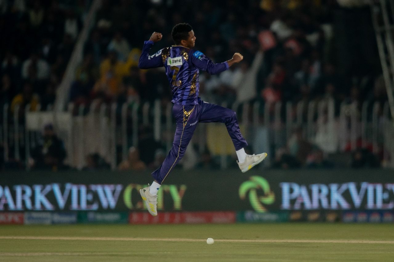 अकील हुसैन ने लिया हैट्रिक (Photo Credit - PSL)