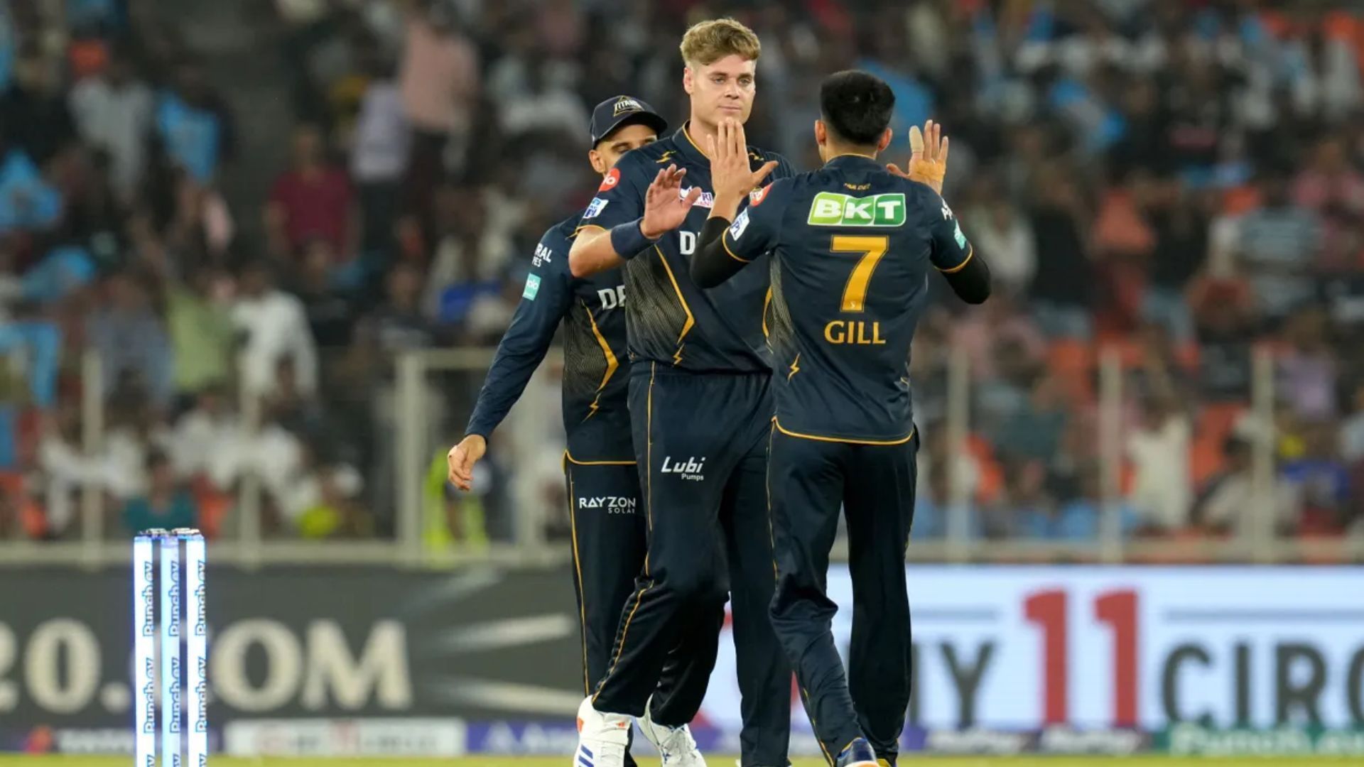 Spencer Johnson celebrates the wicket of Jake Fraser-McGurk with skipper Shubman Gill