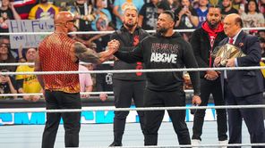 WWE SmackDown में Roman Reigns के भाइयों द्वारा मचाए गए बवाल से खुश हुआ दिग्गज, मौजूदा चैंपियन की बात करते हुए दिया बयान