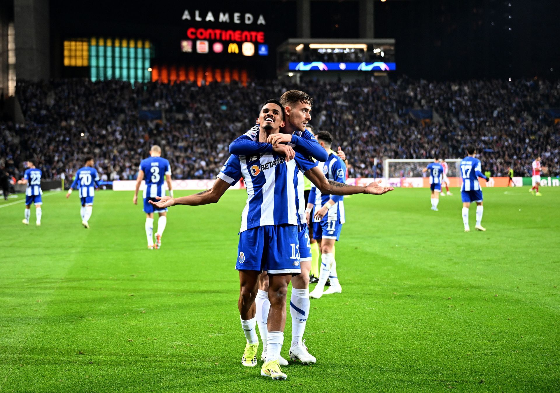 FC Porto v Arsenal FC: Round of 16 First Leg - UEFA Champions League 2023/24