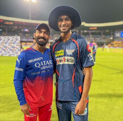 M Siddharth poses with his first Tamil Nadu skipper Dinesh Karthik