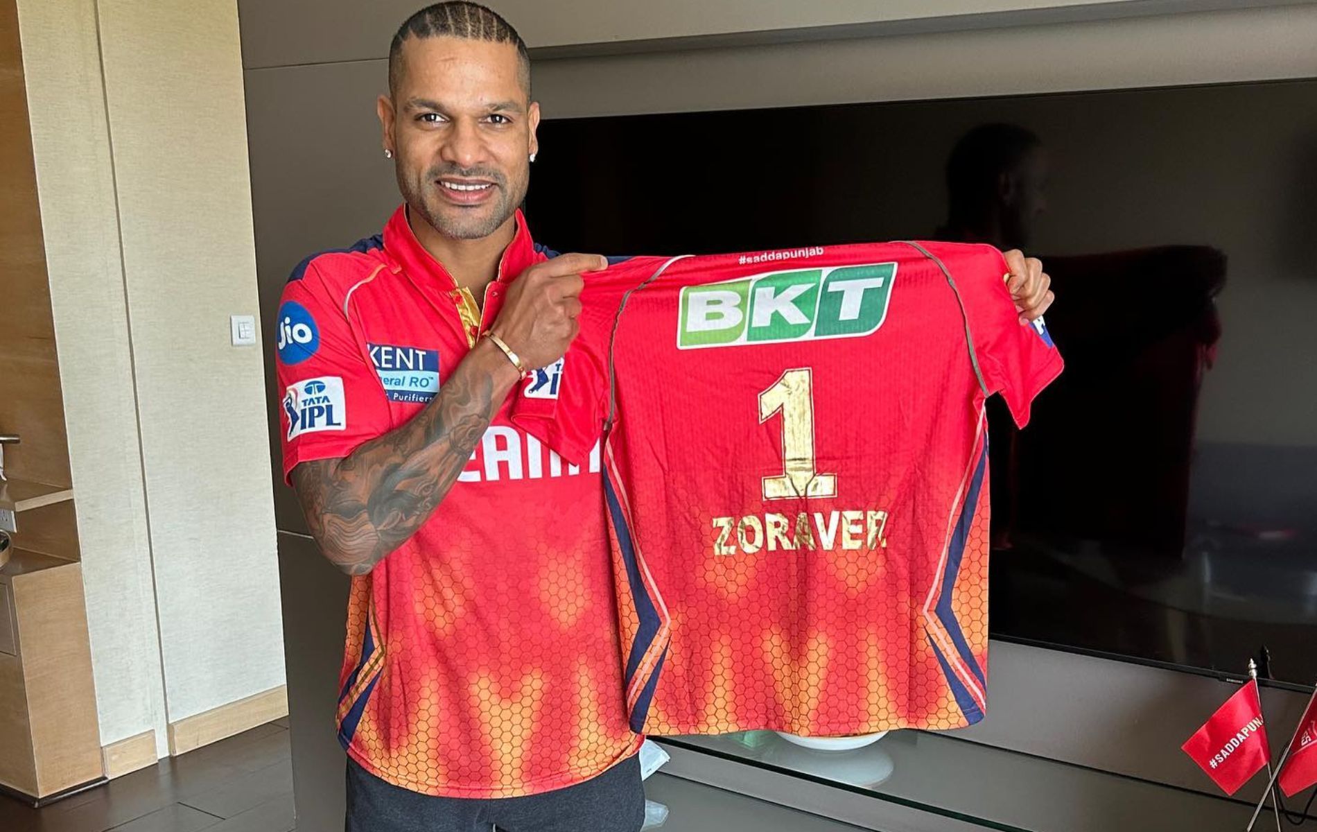 Shikhar Dhawan posing with son Zoravar