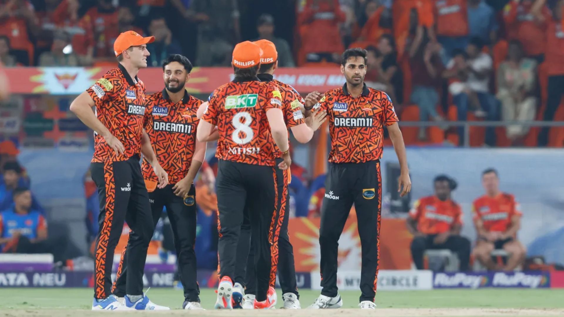 Bhuvneshwar Kumar (right) and team celebrating his wicket (Credits: IPL)