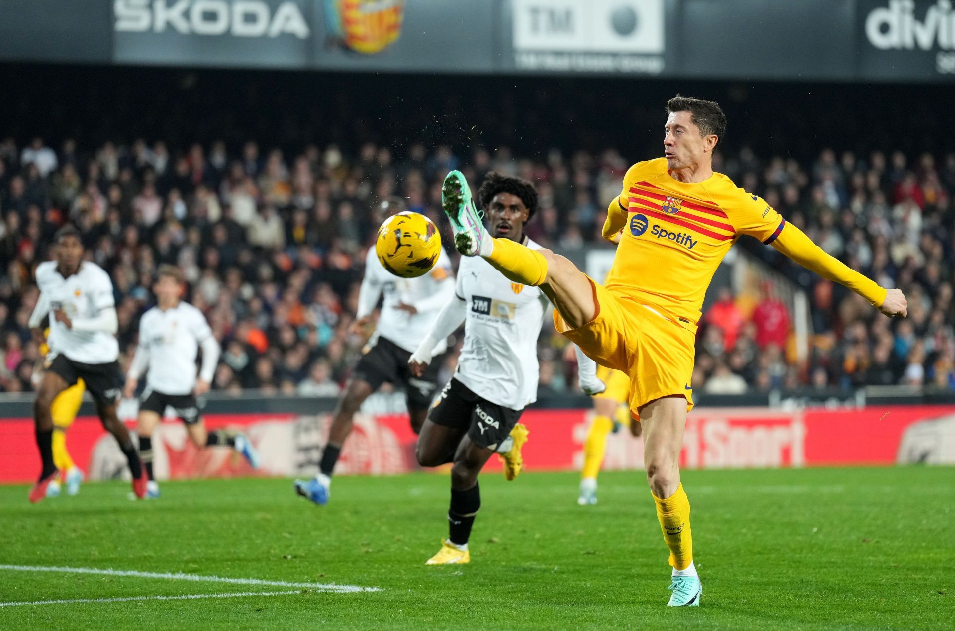 Valencia CF v FC Barcelona - LaLiga EA Sports