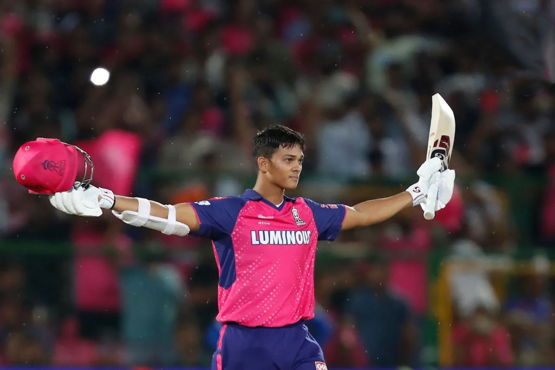 Yashasvi Jaiswal celebrates his ton against Mumbai Indians. (Pic: BCCI/ iplt20.com)