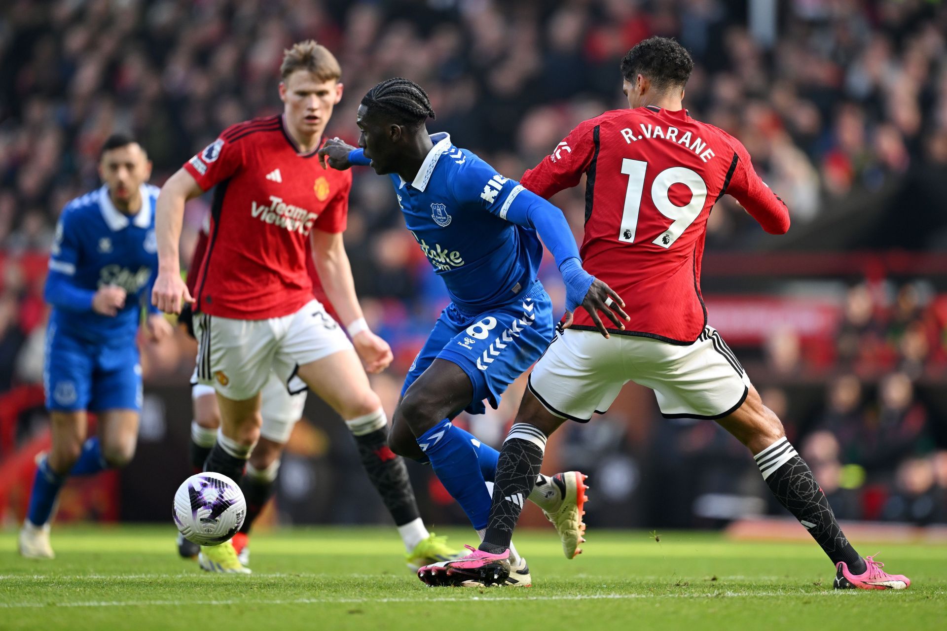 Amadou Onana has admirers at Camp Nou