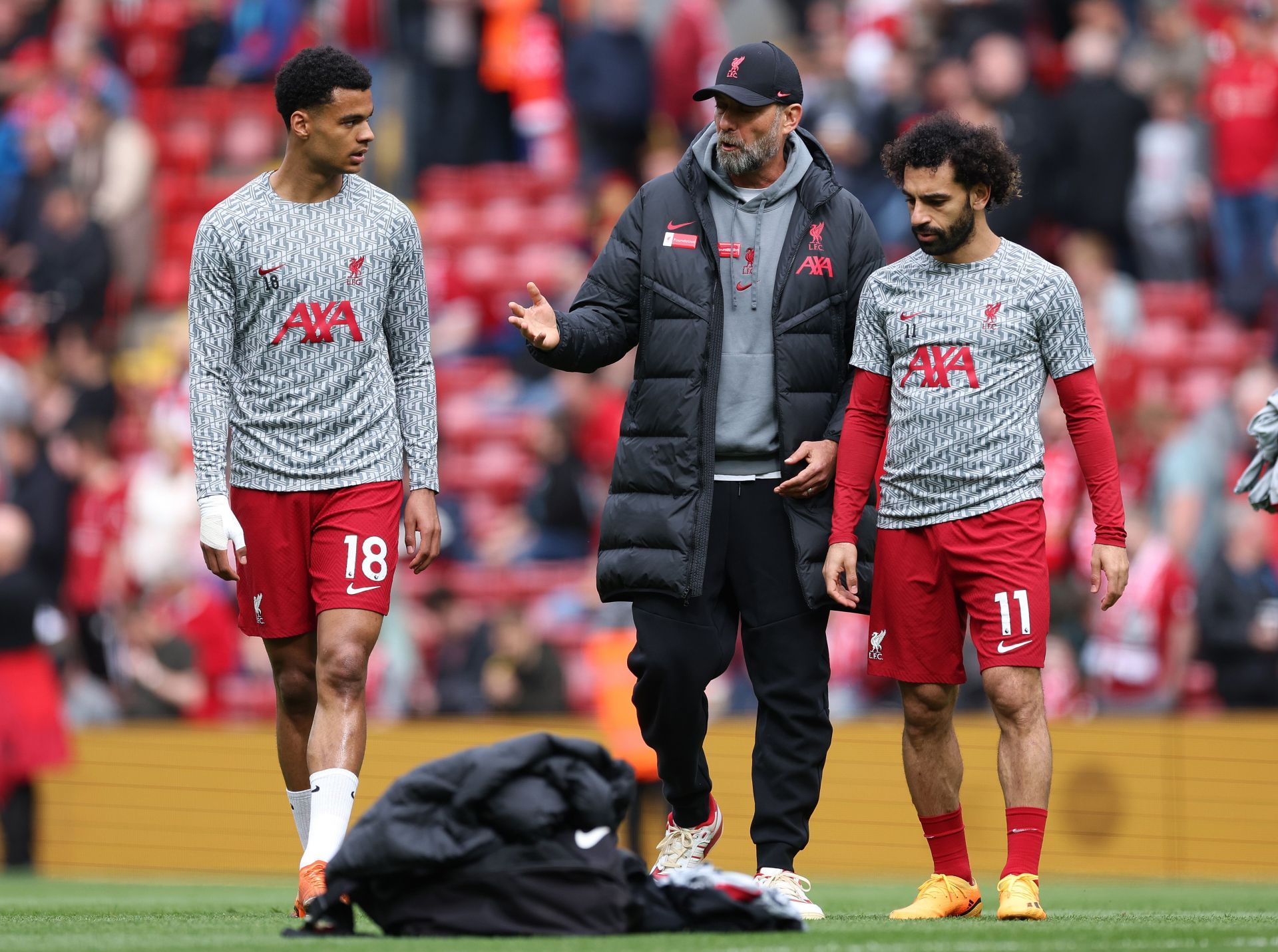 Mohamed Salah (right) feels fans don&#039;t appreciate Cody Gakpo (left).