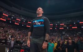 WWE SmackDown के ऑफ एयर होने के बाद CM Punk ने जल्द ही वापसी के दिए संकेत, दिग्गज Superstar को चैंपियनशिप मैच में मिली हार