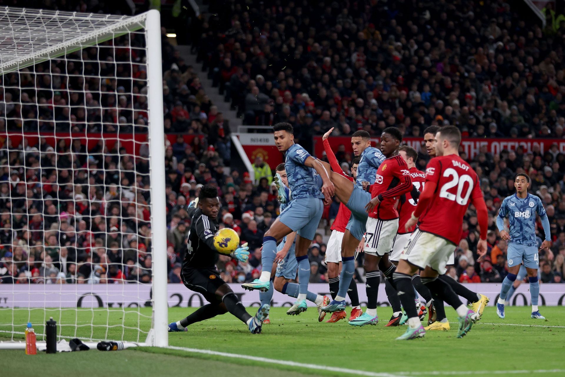 Manchester United v Aston Villa - Premier League