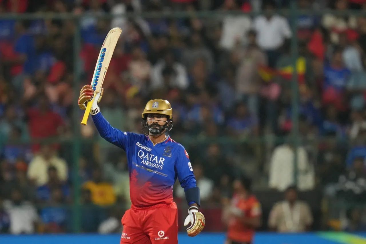 Dinesh Karthik played a fighting knock in RCB