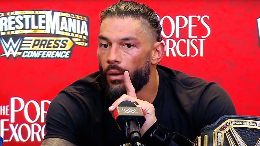 Roman Reigns will induct a WWE legend 