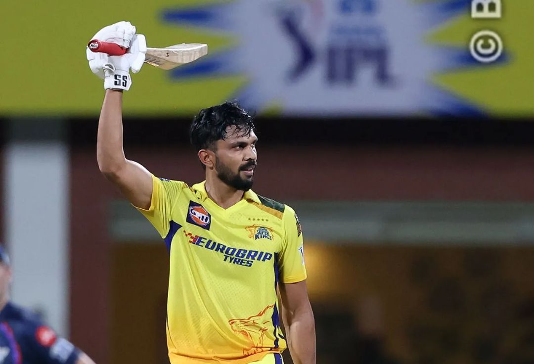 Ruturaj Gaikwad acknowledging his hundred to the Chepauk crowd