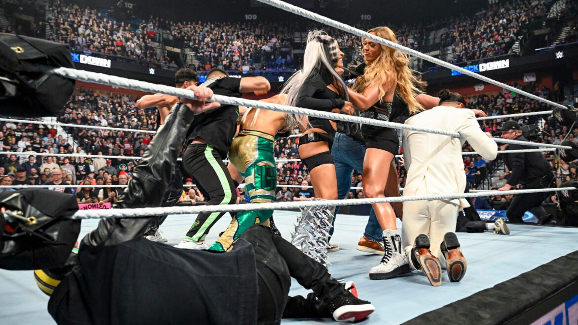 Legado Del Fantasma and Latino World Order had a brawl last week on SmackDown.