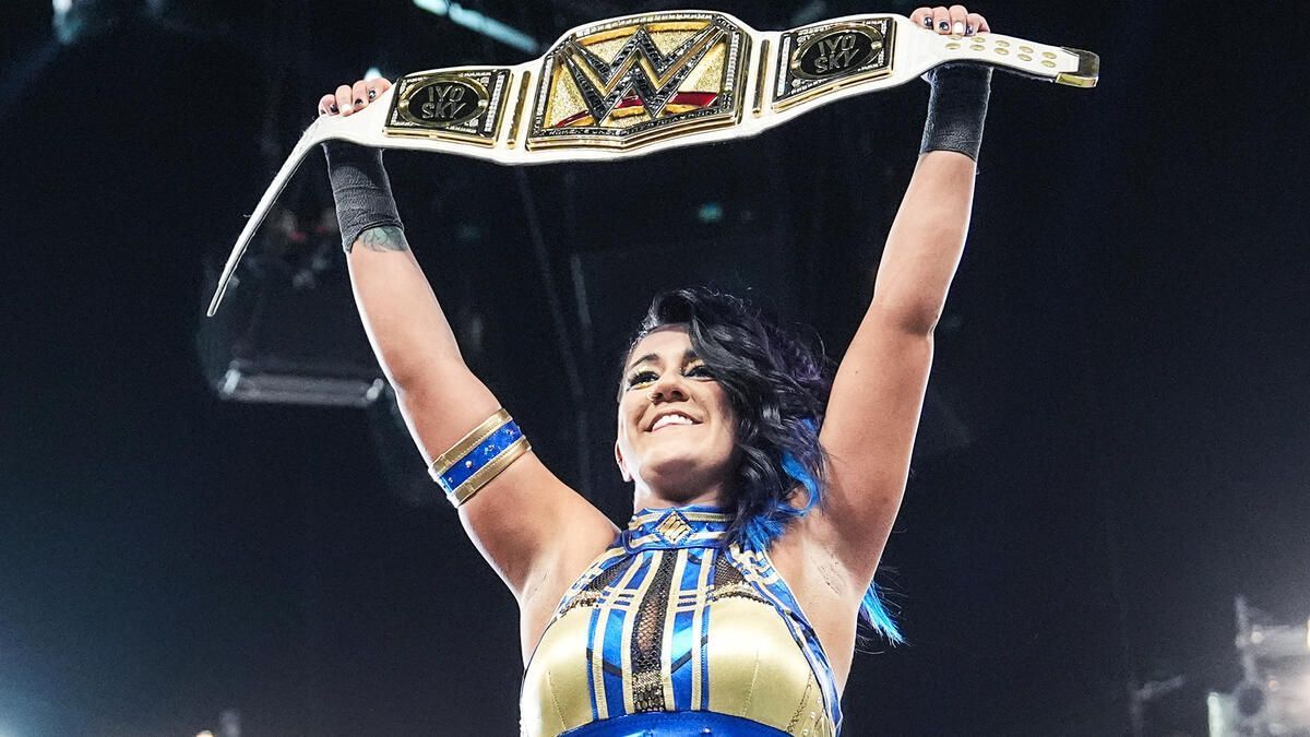 WWE Mattel FMH55 Statuetta Bayley Da 15 Cm – Wrestlemania, Action Figure Superstar Con Dettagli Autentici, Dai 6 Anni