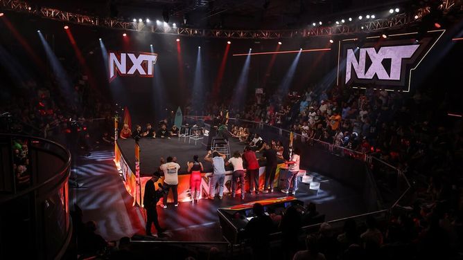 WWE के बड़े शो में 43 साल के मेन रोस्टर Superstar ने की चौंकाने वाली एंट्री, बवाल मचने के बाद दुश्मनों द्वारा हुई हालत खराब