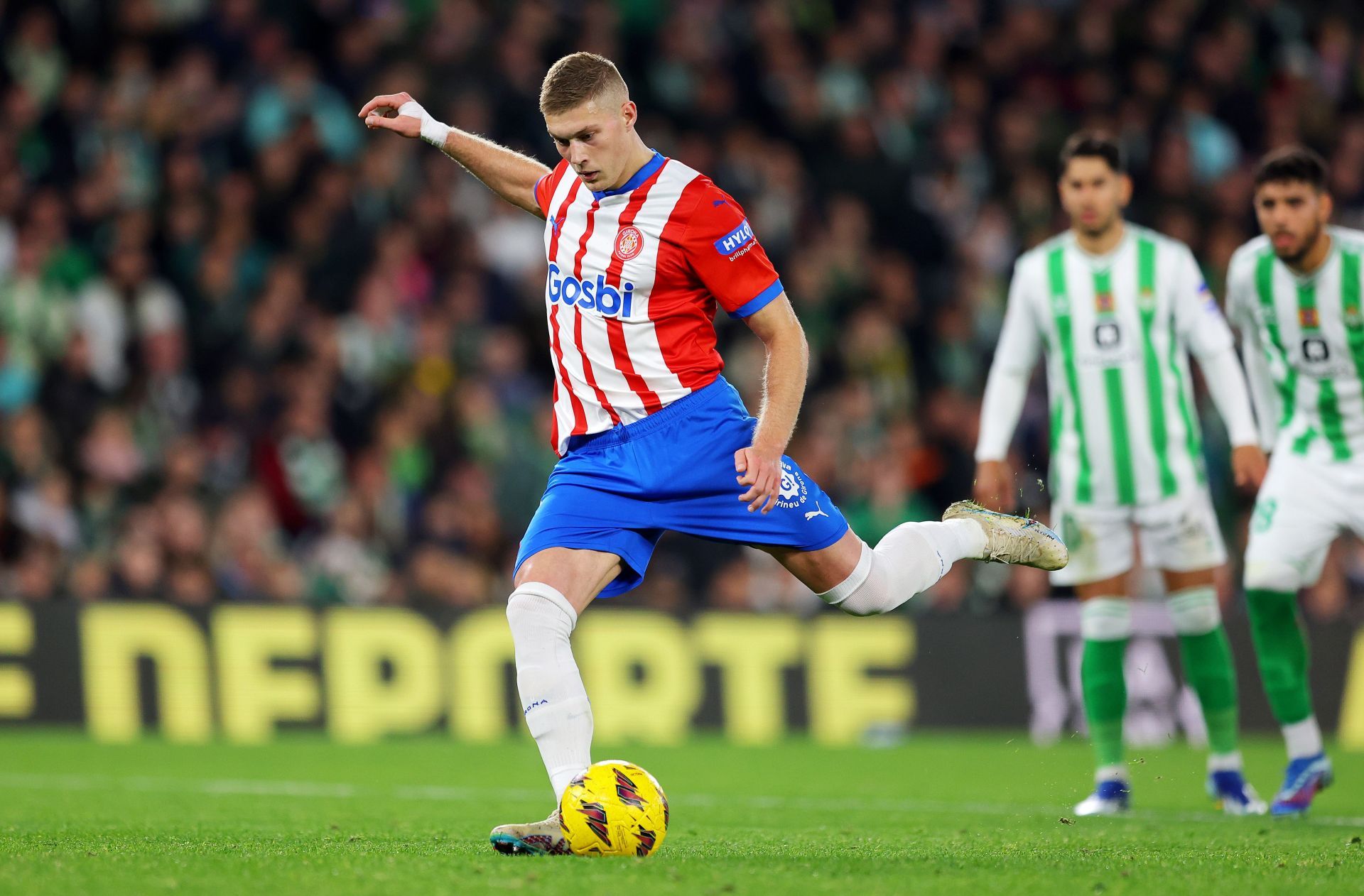 Artem Dovbyk has admirers at Stamford Bridge