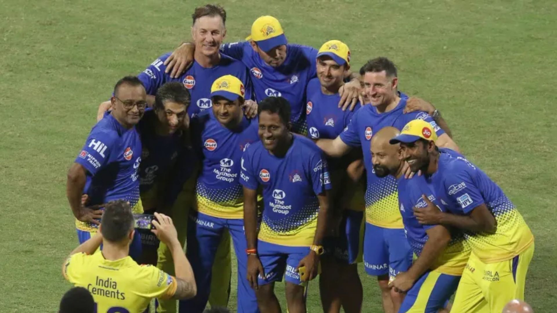 Members of CSK&#039;s coaching setup click a group picture after team&#039;s IPL 2018 title win