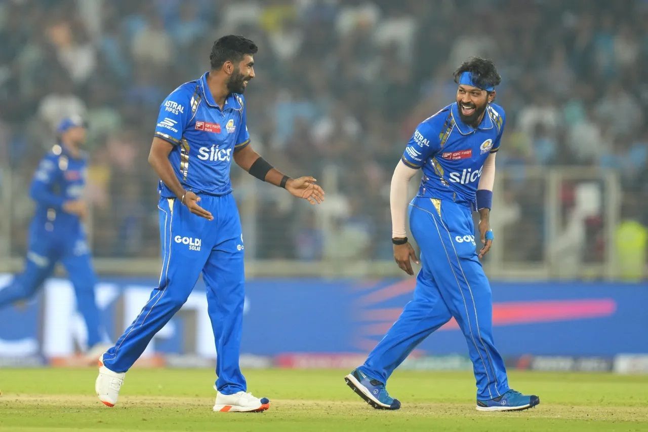 MI traded in Hardik Pandya (right) ahead of the IPL 2024 auction and appointed him their skipper. [P/C: iplt20.com]