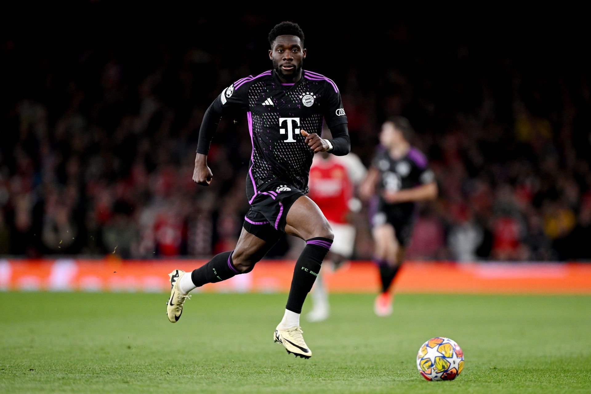 Alphonso Davies has admirers at the Santiago Bernabeu