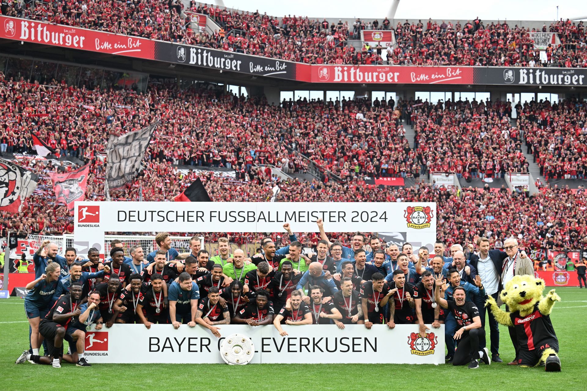 Bayer 04 Leverkusen v FC Augsburg - Bundesliga