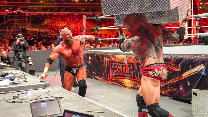 WWE के 3 दिग्गज जिन्हें अपने रिटायरमेंट मैच में करारी हार का सामना करना पड़ा