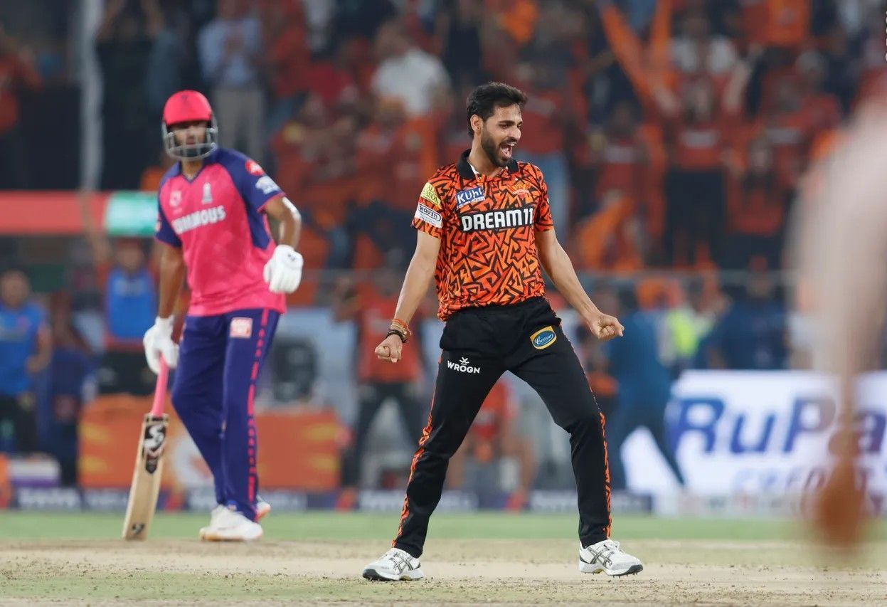 भुवनेश्वर कुमार ने की जबरदस्त गेंदबाजी (Photo Credit - IPL)