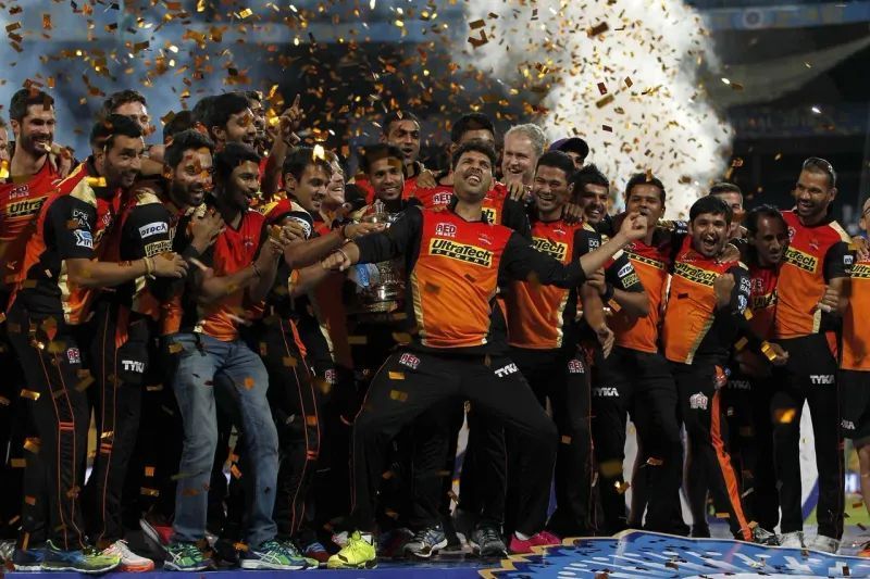 Yuvraj Singh showed off his moves on the stage and even did pushups off the podium after SRH&#039;s IPL 2016 win (Image: BCCI/iplt20.com)