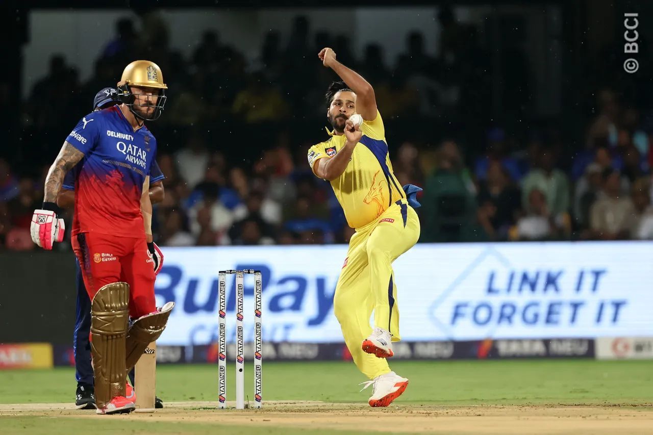 CSK have decided to bowl first at the M. Chinnaswamy Stadium (Image: IPLT20.com/BCCI)