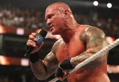 WWE SmackDown के मेन इवेंट में मचे बवाल और दिग्गज की जबरदस्त जीत के बाद सोशल मीडिया पर फैंस की प्रतिक्रियाओं की आई बाढ़