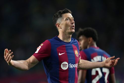 Robert Lewandowski will cost Barcelona money if he scores more goals.