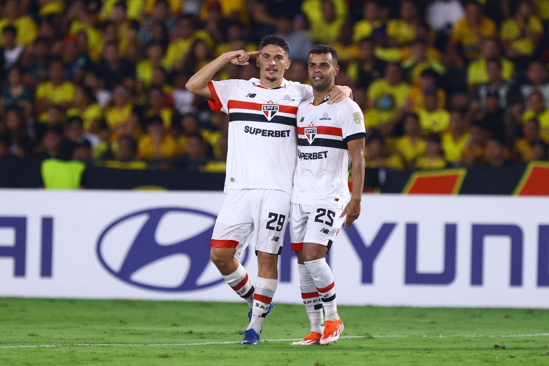 Barcelona SC v Sao Paulo - Copa CONMEBOL Libertadores 2024