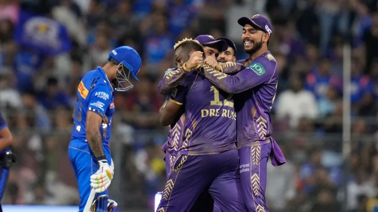 KKR के लिए मिचेल स्टार्क ने सबसे ज्यादा 4 विकेट लिए (Photo Courtesy : BCCI)