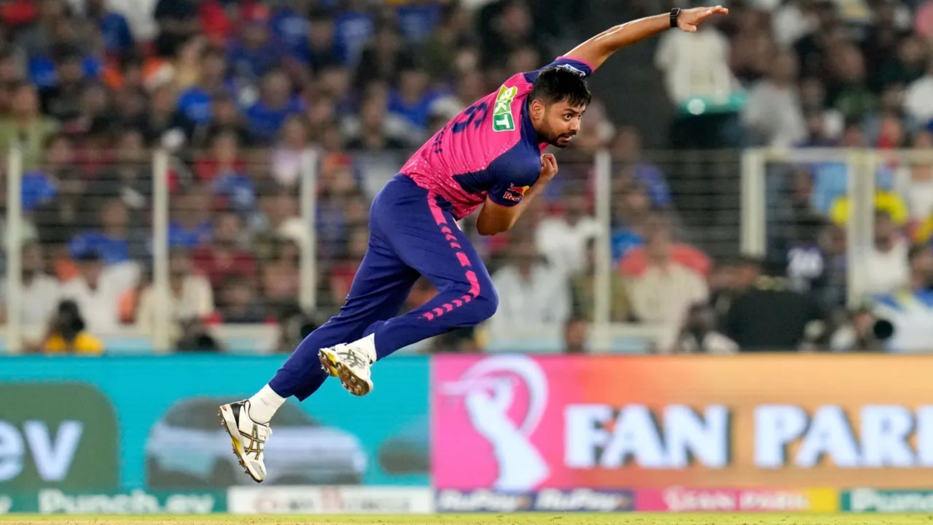 Avesh Khan finished with figures of 3/44 (P.C.: iplt20.com)