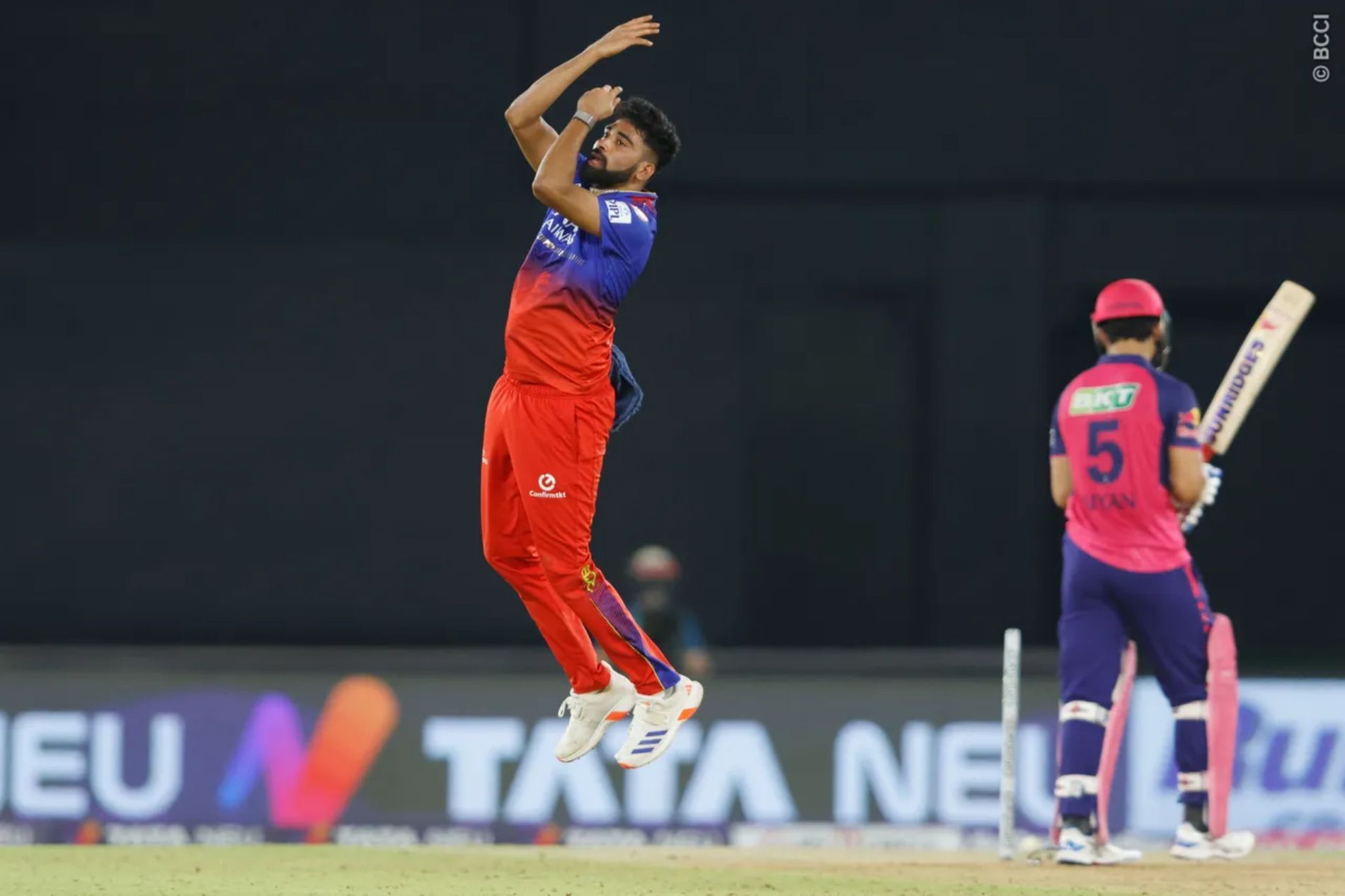 Mohammed Siraj&rsquo;s twin strikes gave RCB hope late in the contest. (Image Credit: BCCI/ iplt20.com)