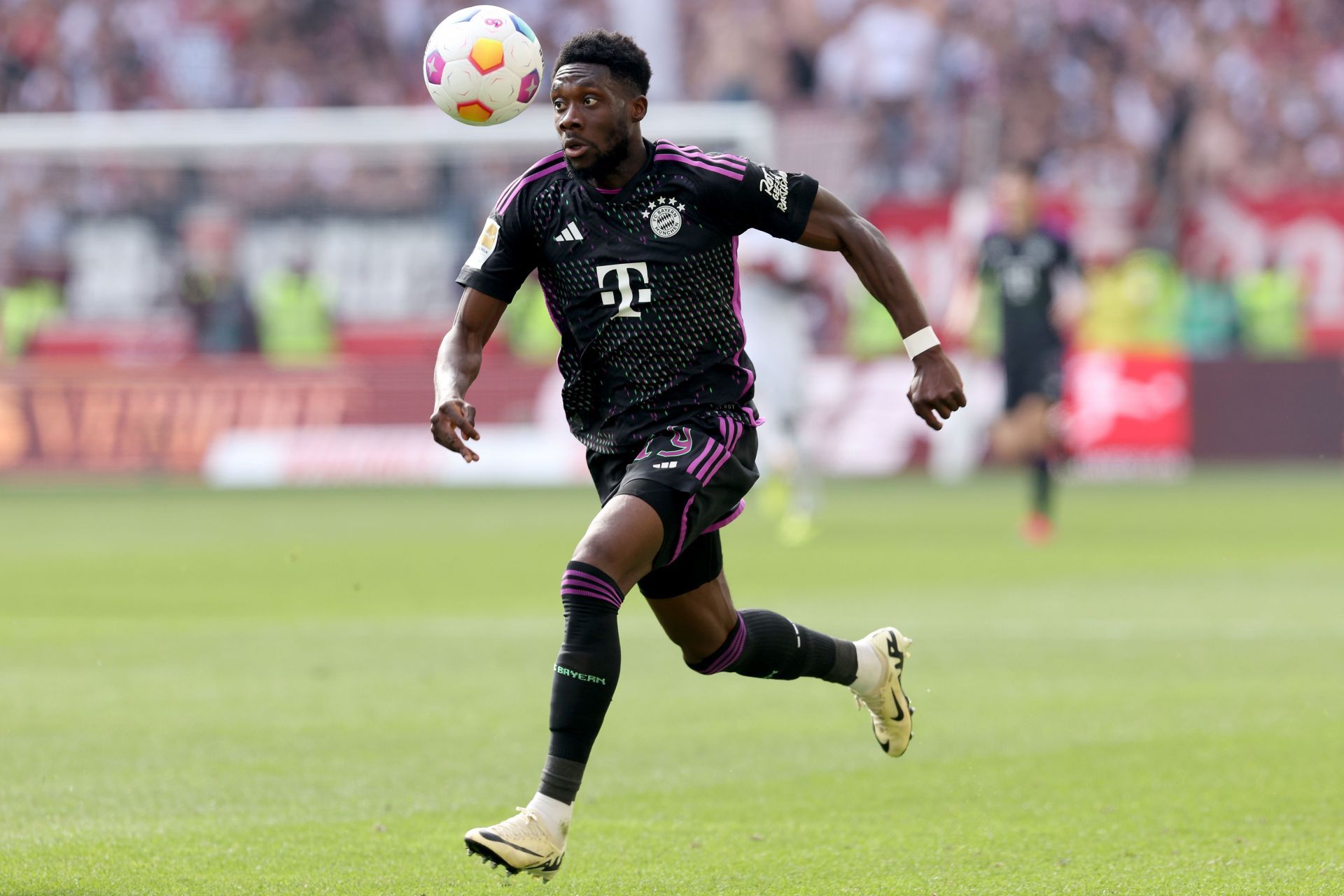 Real Madrid Transfer News Roundup: Los Blancos Receive Alphonso Davies ...