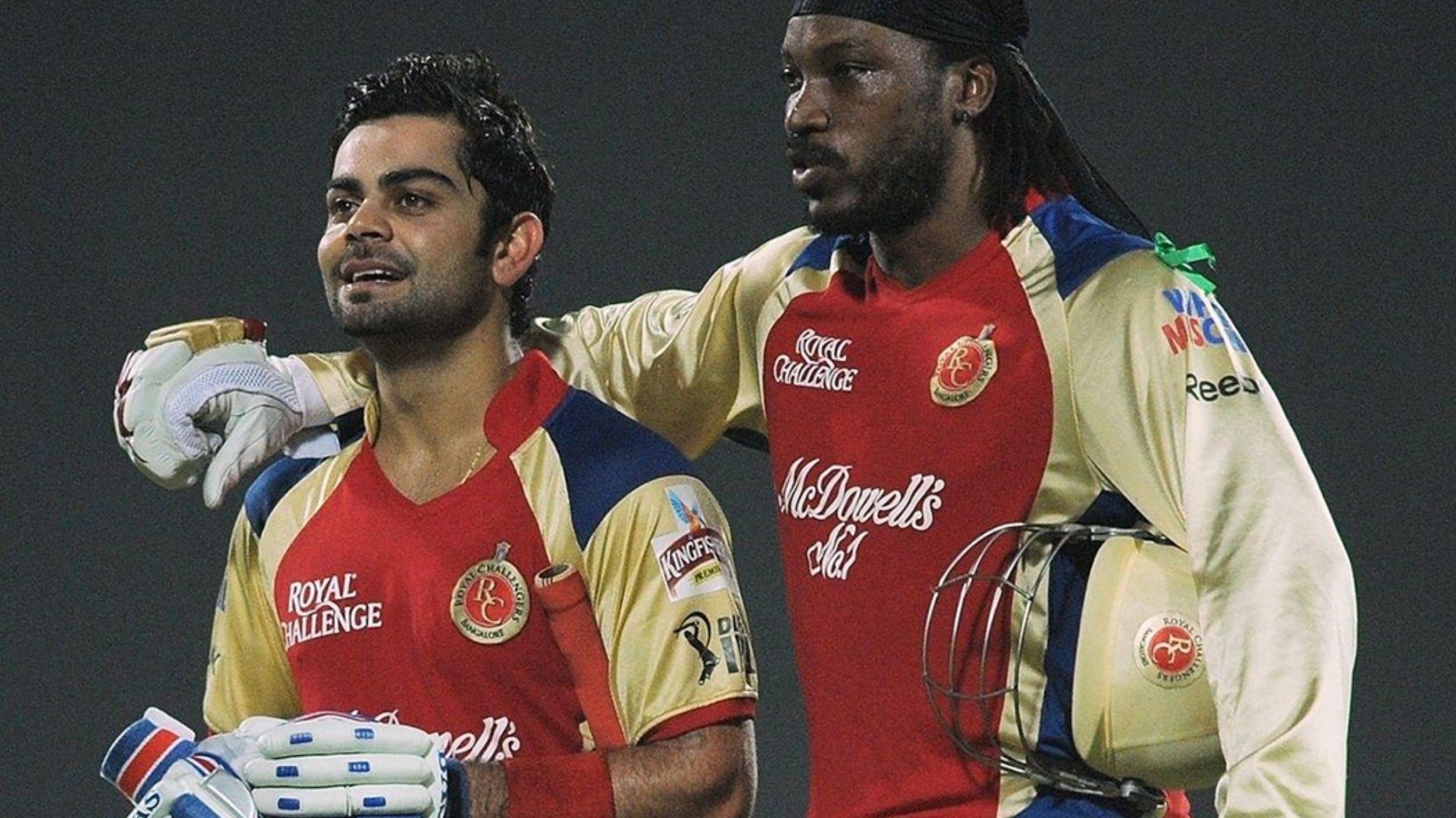 Virat Kohli (L) &amp; Chris Gayle during DD vd RCB, IPL 2012