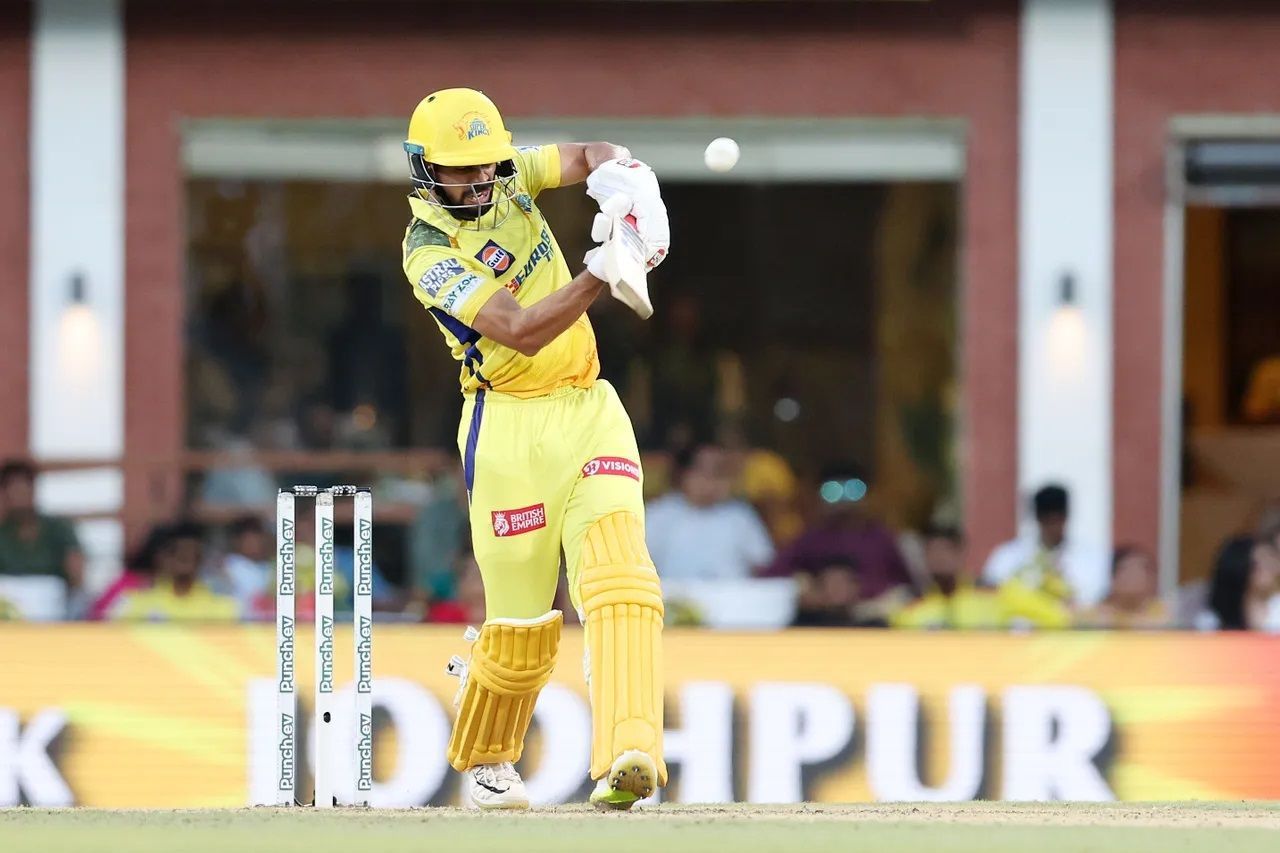 Ruturaj Gaikwad struck a solitary four and two sixes during his innings. [P/C: iplt20.com]
