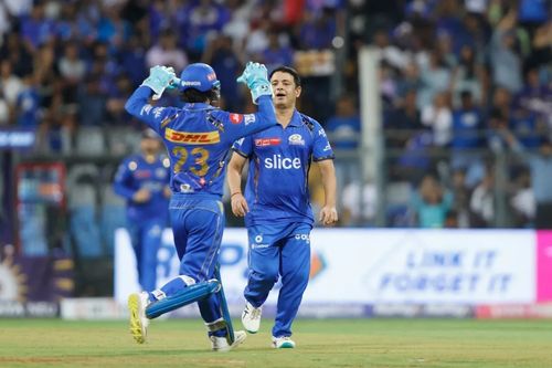 Piyush Chawla took an easy return catch to dismiss Rinku Singh. [P/C: iplt20.com]