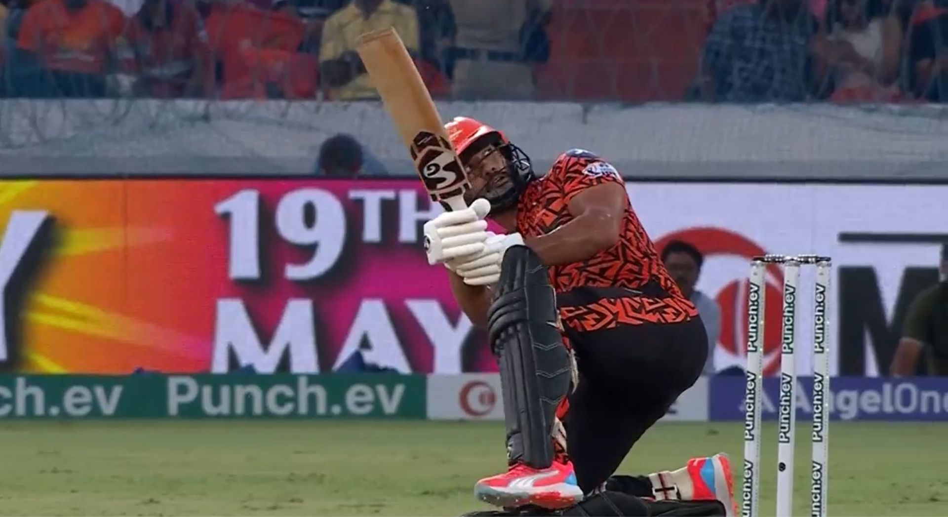 [Watch] Rahul Tripathi hits magnificent no-look six off Harshal Patel ...