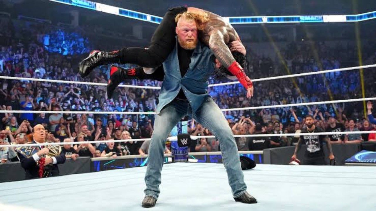 WWE SmackDown में ब्रॉक लैसनर की वापसी के बाद रोमन रेंस का चेहरा देखने लायक था