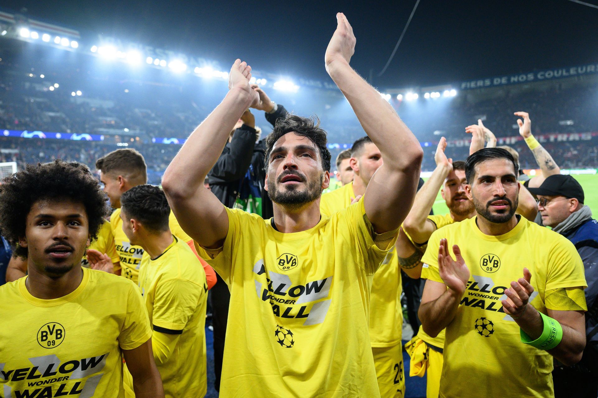 Mats Hummels celebrating the win at PSG