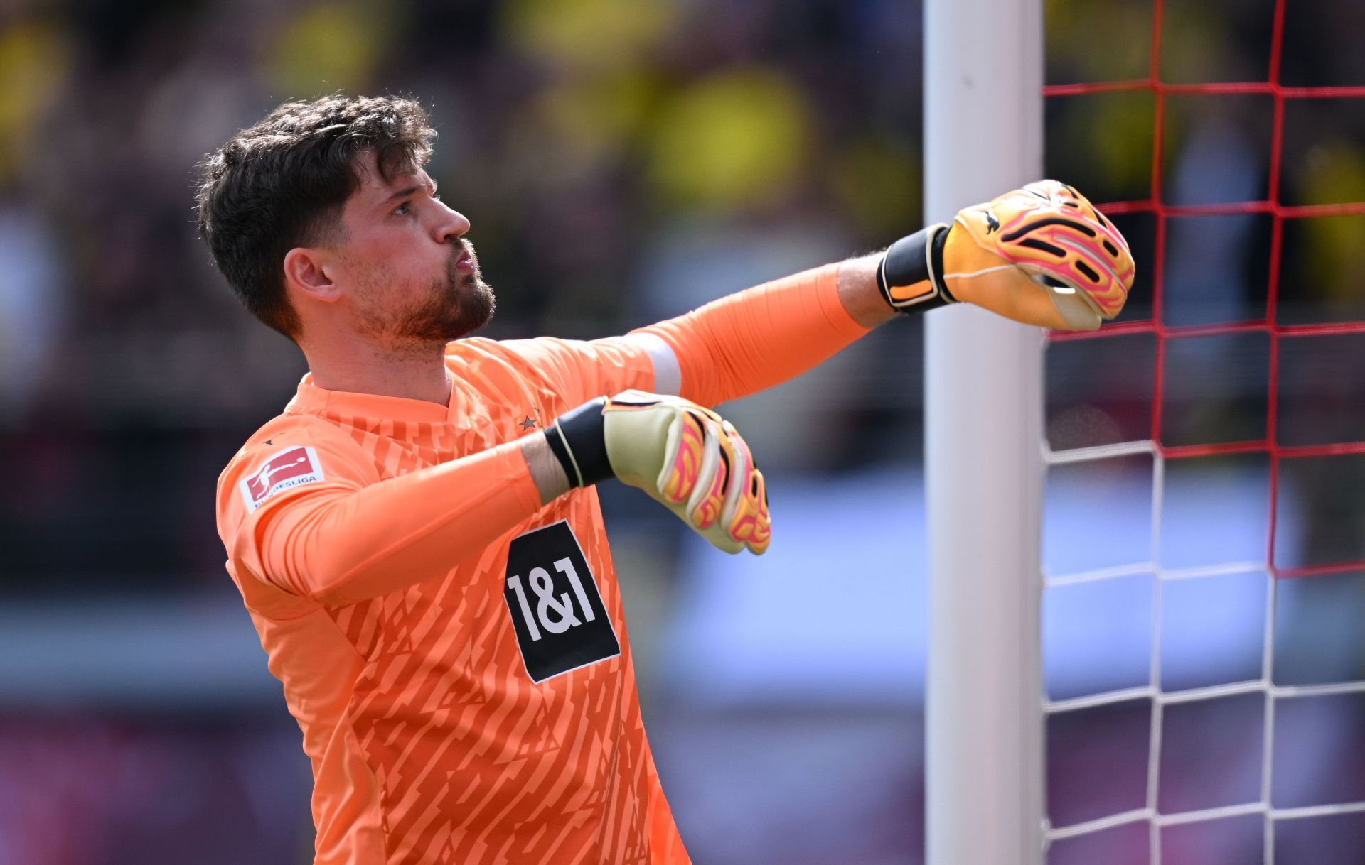 Kobel in RB Leipzig v Borussia Dortmund