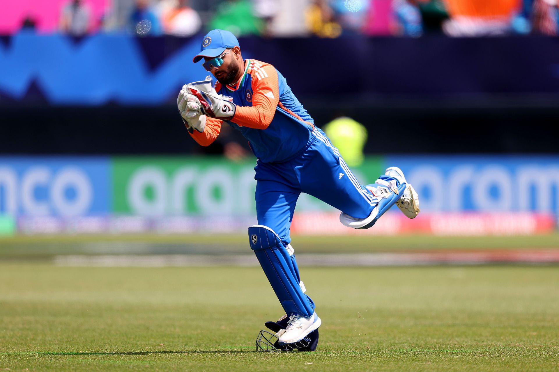 [Watch] Rishabh Pant gives autograph to elated fans amid 2024 T20 World Cup