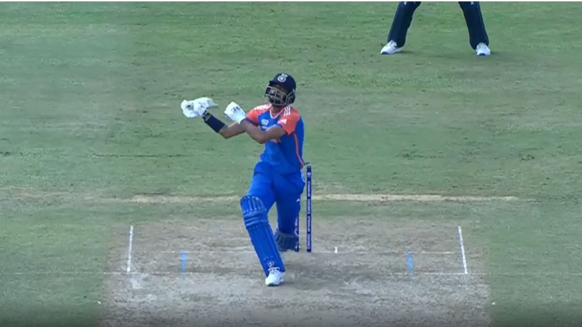 Axar Patel got it right out of the screws to still time it with the bottom hand off the handle (P.C.:ICC)