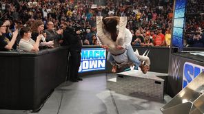 WWE SmackDown में रिटायरमेंट का नाटक करने वाले दिग्गज ने ऑफ-एयर के बाद सारी हदें की पार, हाहाकार मचाते हुए वीडियो हुआ वायरल