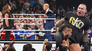 WWE SmackDown में Randy Orton की चौंकाने वाली वापसी और शानदार शो के बाद फैंस की प्रतिक्रियाओं की आई बाढ़
